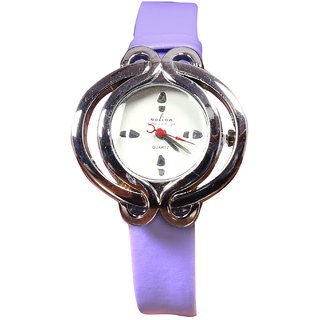 stylish everyday analog watch